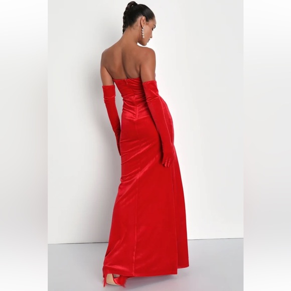Lulus velvet red dress, perfect for Christmas, new years or valentines gala. - Picture 2 of 4